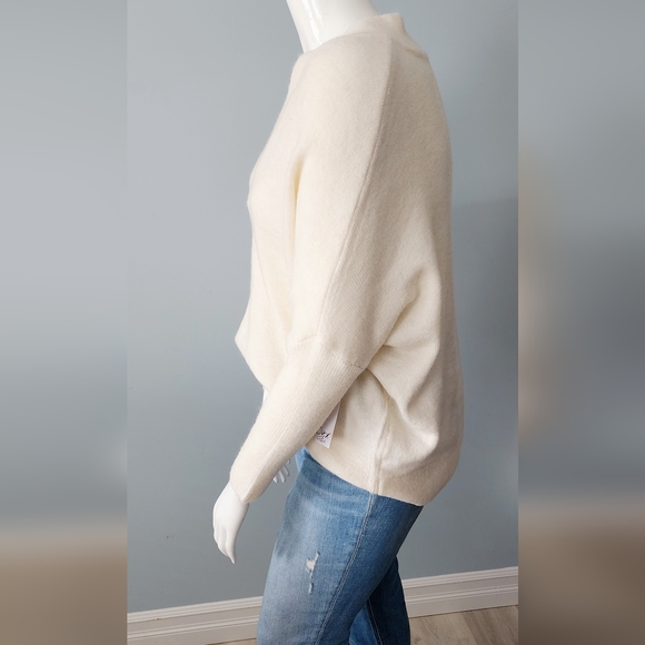 [X & 1X] NWT DEX Plus Ivory V-Neck Sweater - Picture 3 of 10